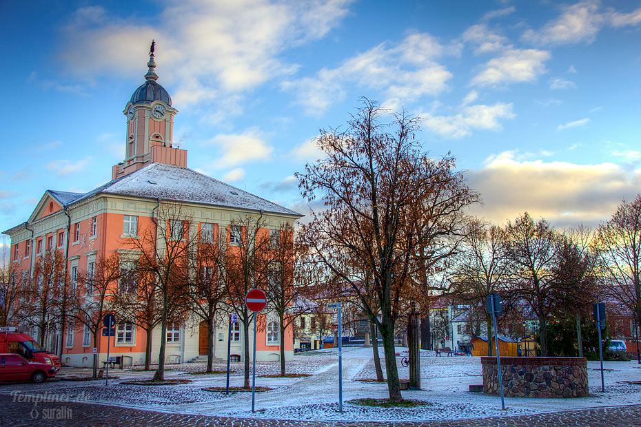 Histrorisches Rathaus in Templin im Winter